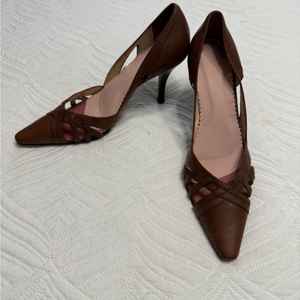 Tahari Women’s Brown Leather Pump Heels. Size 9